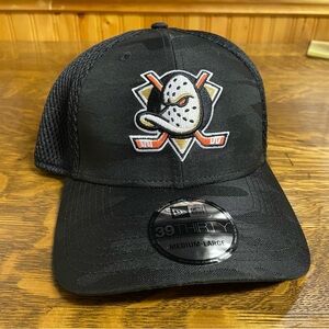Anaheim Ducks New Era 39Thirty Flex Hat - Medium/Large *New*